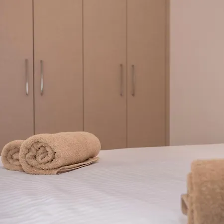 Crown Hall Suites Limassol Room photo