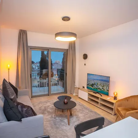 Crown Hall Suites Limassol Room photo