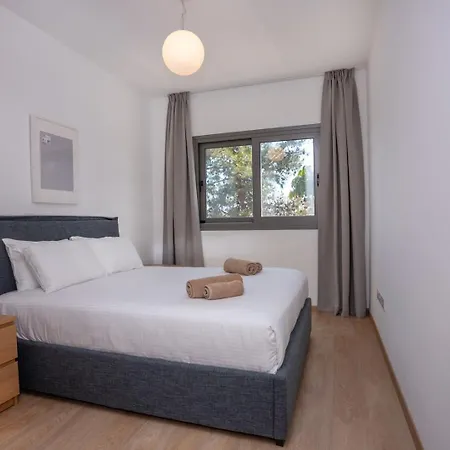 Crown Hall Suites Limassol Room photo