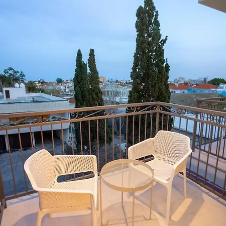 Crown Hall Suites Limassol Room photo