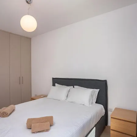 Crown Hall Suites Limassol Room photo