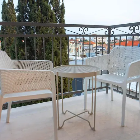 Crown Hall Suites Limassol Room photo