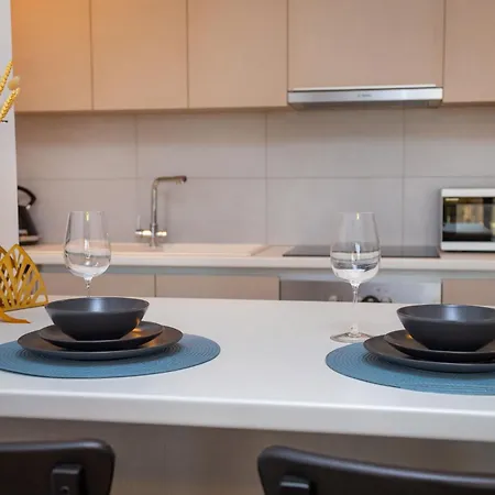 Crown Hall Suites Limassol Room photo