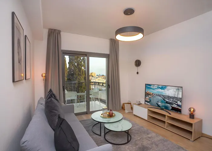 Crown Hall Suites