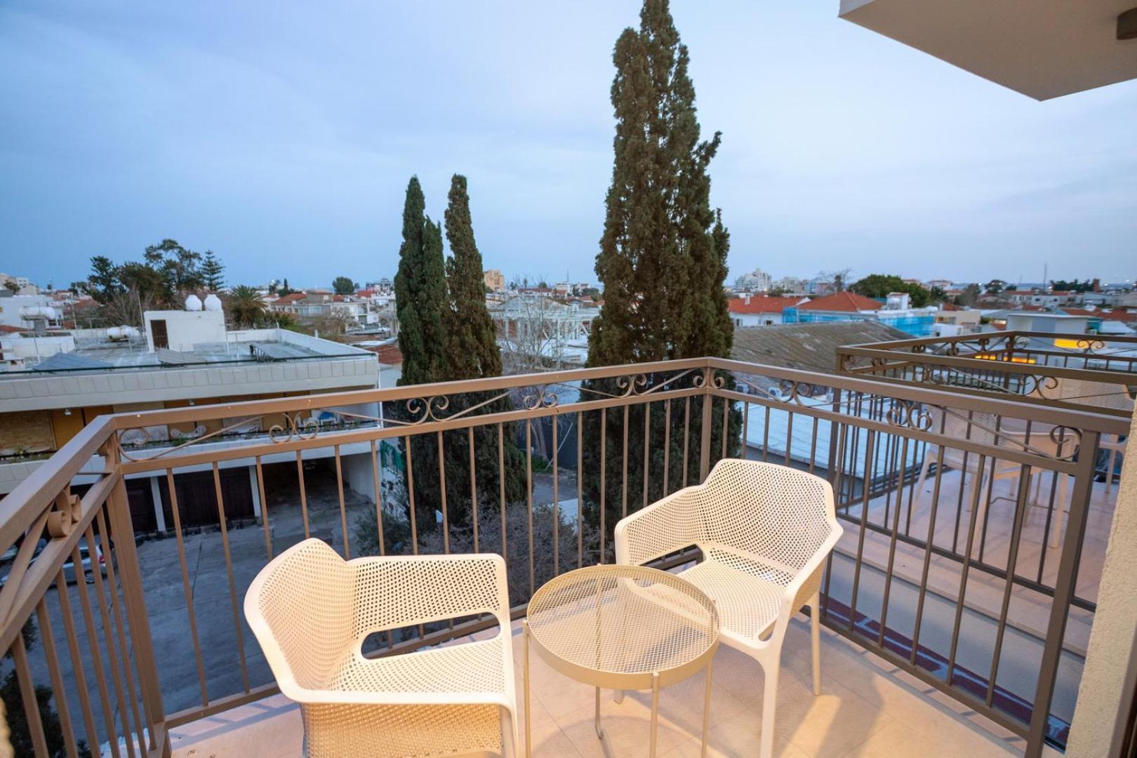 Crown Hall Apartment *