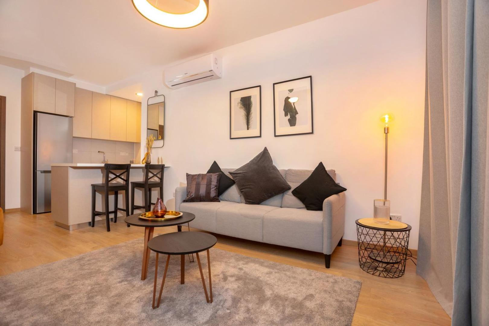 Crown Hall Apartment *