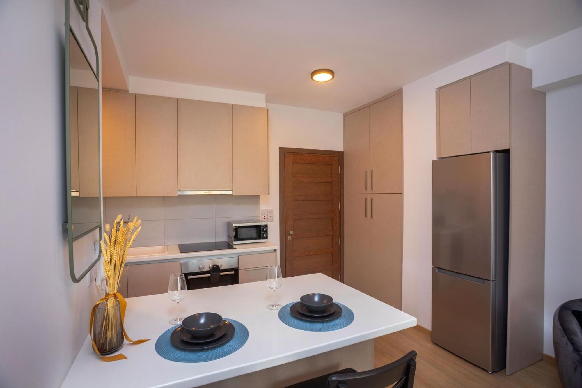 Crown Hall Apartment *